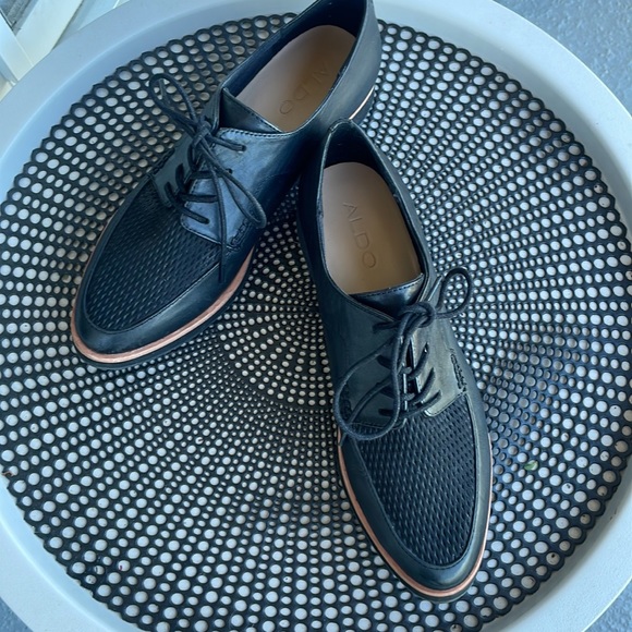 Aldo Gater Women US7. Black leather lace up orange sole accent. Mint condition. - Picture 4 of 8